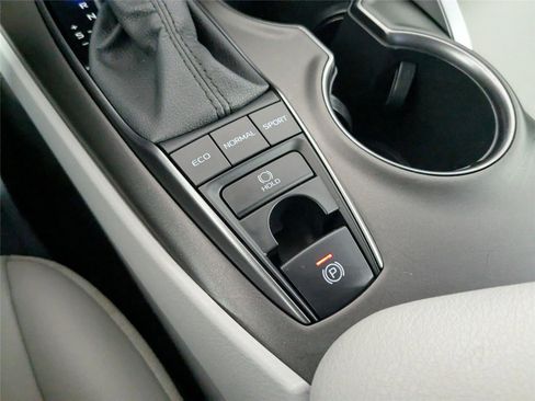 Certified 2022 Toyota Camry SE image 21