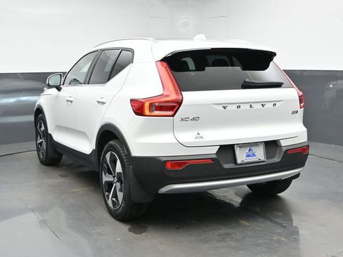 Used 2023 Volvo XC40 B5 Plus w/ Driver Assist Package AWD/4WD image 8