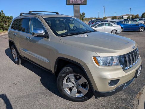 Used 2011 Jeep Grand Cherokee Limited w/ Luxury Group II image 3