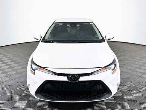 Used 2022 Toyota Corolla LE image 2