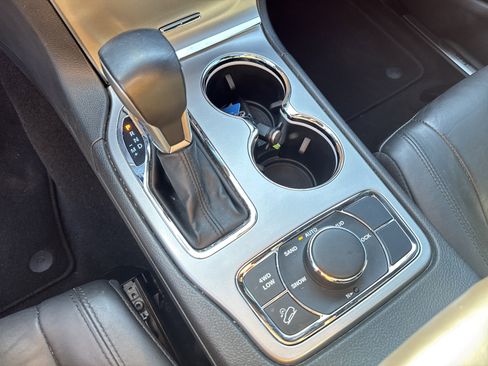 Used 2021 Jeep Grand Cherokee Limited image 25