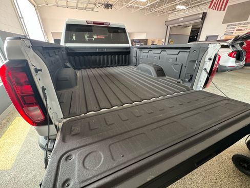 Used 2025 GMC Sierra 2500 Pro w/ Convenience Package AWD/4WD image 8