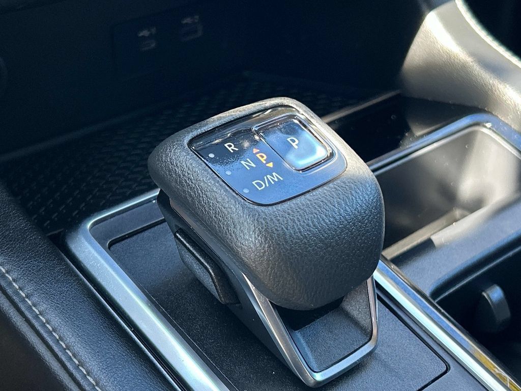 Used 2022 Nissan Pathfinder SL AWD/4WD image 26