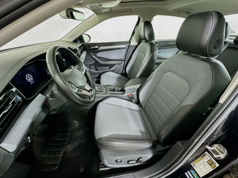 Used 2025 Volkswagen Jetta SE image 13