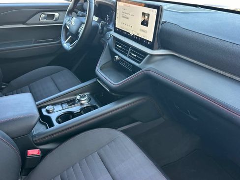 Certified 2025 Ford Explorer ST-Line w/ ST-Line Street Pack AWD/4WD image 18