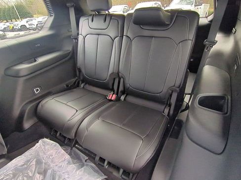 New 2025 Jeep Grand Cherokee L Limited w/ Luxury Tech Group II AWD/4WD image 33