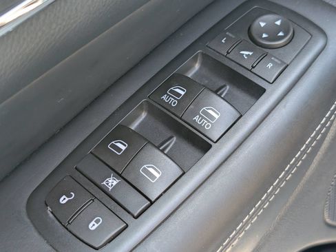 Used 2017 Jeep Grand Cherokee Overland AWD/4WD image 8