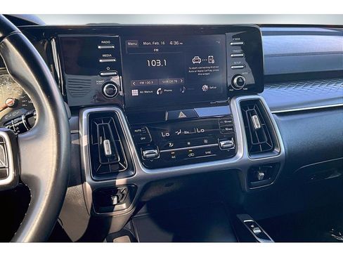 Used 2021 Kia Sorento S w/ Panoramic Sunroof Package image 7