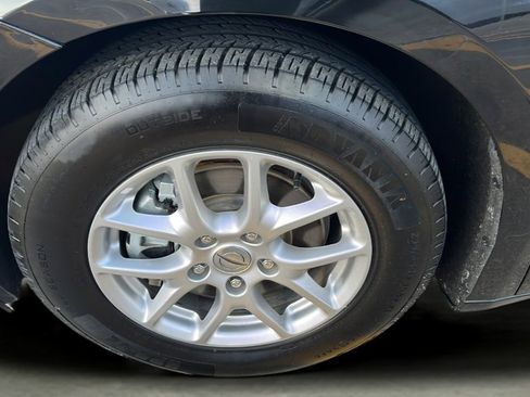 Used 2023 Chrysler Pacifica Touring-L image 14