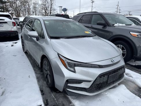 Used 2023 Toyota Corolla SE image 2