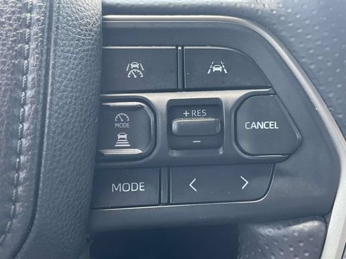 Used 2025 Toyota 4Runner SR5 AWD/4WD image 19