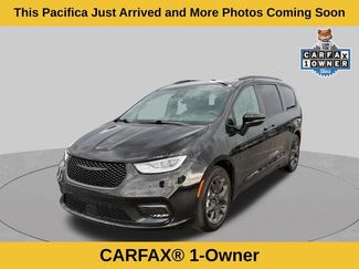 Used 2025 Chrysler Pacifica Limited FWD video 2