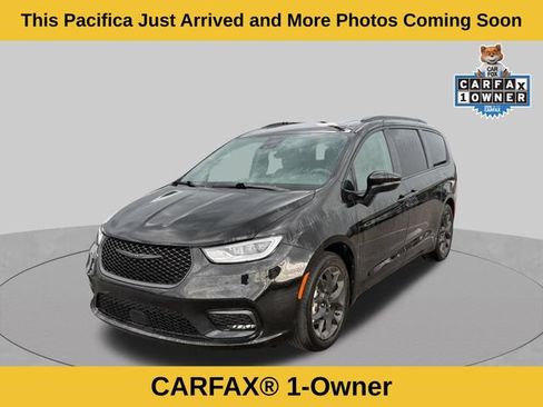 Used 2025 Chrysler Pacifica Limited FWD image 2
