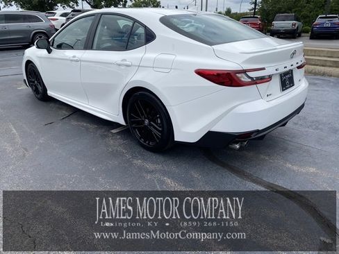 Used 2025 Toyota Camry SE image 7