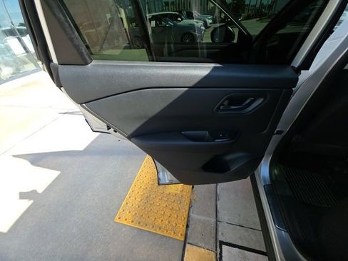 Used 2024 Nissan Rogue S FWD image 22