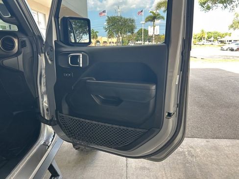 Used 2018 Jeep Wrangler Unlimited Sport S AWD/4WD image 24