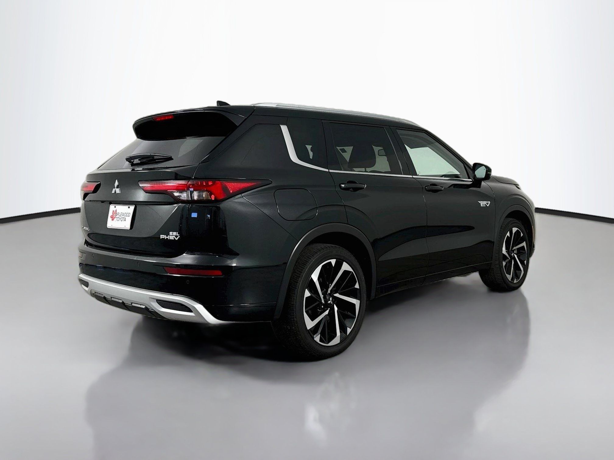 Used 2025 Mitsubishi Outlander 4WD Plug-In Hybrid image 7