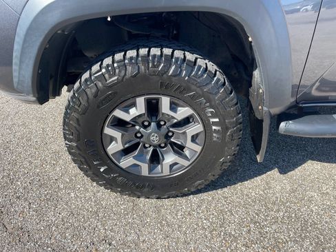 Used 2021 Toyota Tacoma TRD Off-Road AWD/4WD image 29