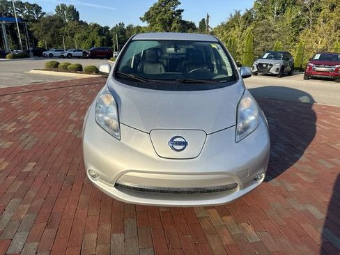 Used 2015 Nissan Leaf SL FWD image 23
