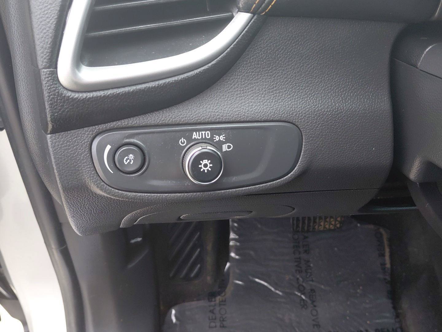 Used 2019 Chevrolet Trax LT w/ LT Convenience Package FWD image 21