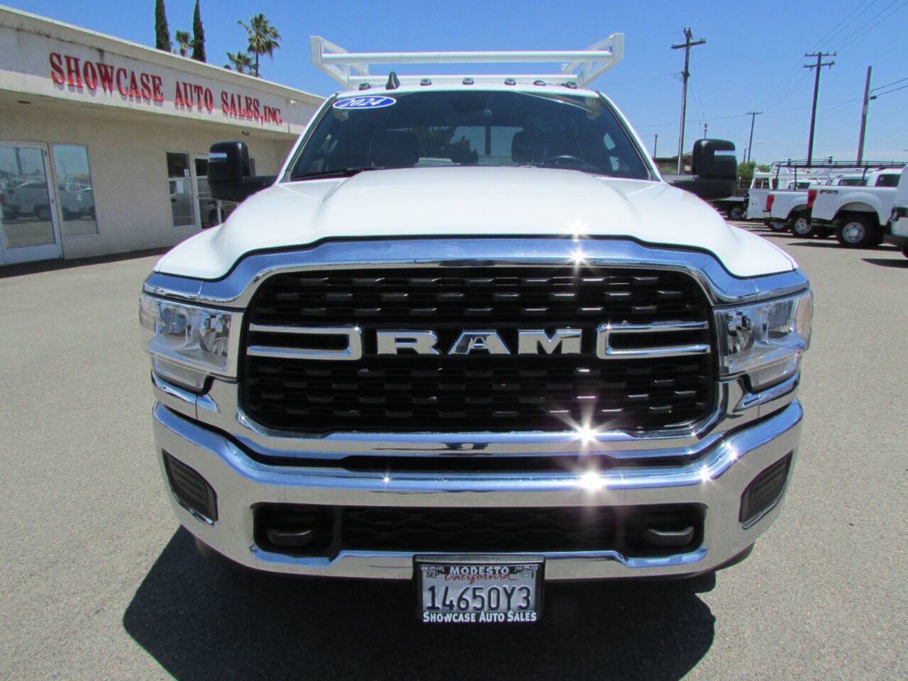 Used 2024 RAM 3500 SLT AWD/4WD image 3