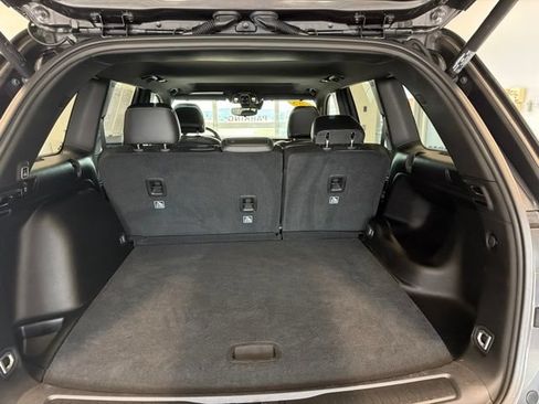 Used 2023 Jeep Grand Cherokee Altitude AWD/4WD image 16
