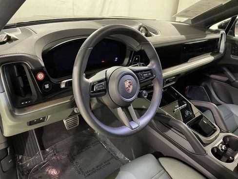 Certified 2026 Porsche Cayenne S AWD/4WD image 4