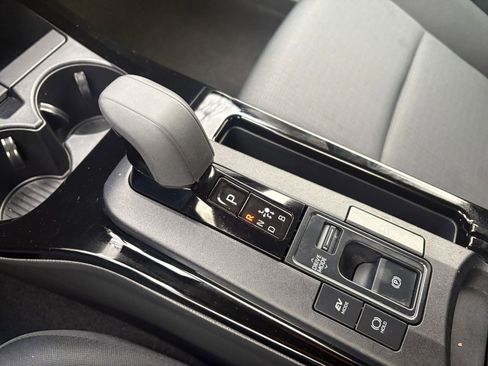 Used 2025 Toyota Prius LE image 38