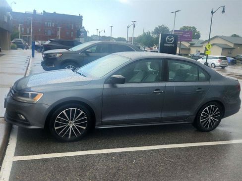 Used 2016 Volkswagen Jetta Sport FWD image 8