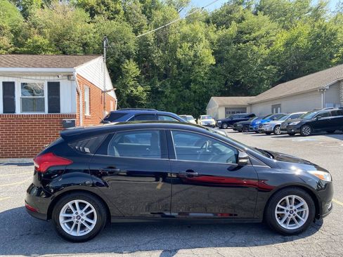 Used 2018 Ford Focus SE w/ Cold Weather Package FWD image 4