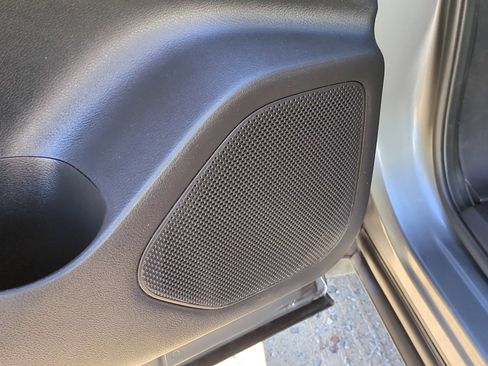 Used 2021 Nissan Rogue SV image 13