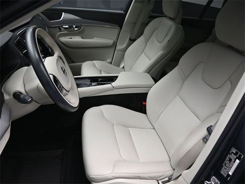 Used 2021 Volvo XC90 T5 Momentum w/ Climate Package image 18