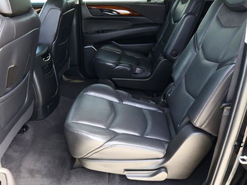 Used 2020 Cadillac Escalade ESV Premium Luxury RWD image 26