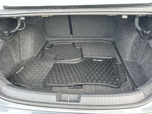 Certified 2024 Volkswagen Jetta SE w/ Panoramic Sunroof Package image 12