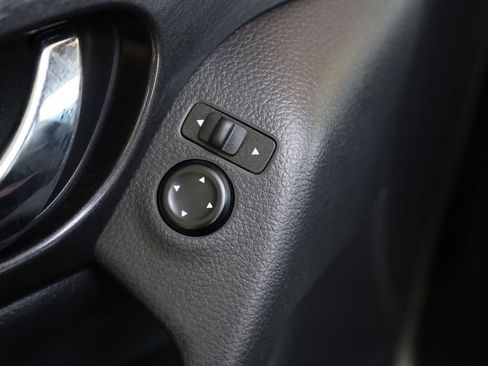 Used 2019 Nissan Rogue SV AWD/4WD image 34