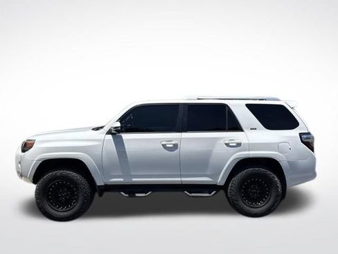 Used 2017 Toyota 4Runner SR5 Premium RWD image 3