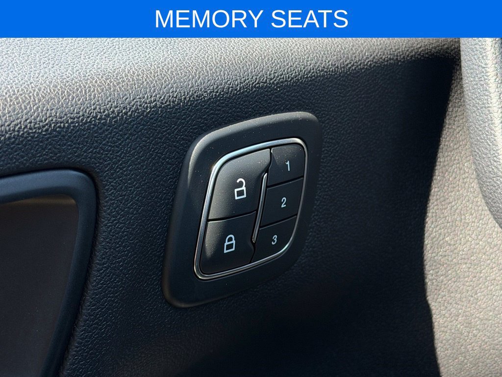 Used 2022 Ford Escape SEL w/ SEL Stealth AWD Package image 9