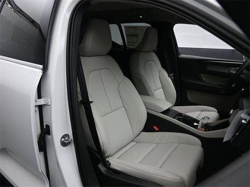 New 2025 Volvo XC40 B5 Plus w/ Protection Package Premier image 30