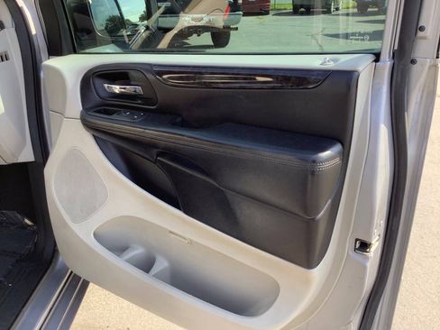 Used 2013 Dodge Grand Caravan SXT FWD image 30