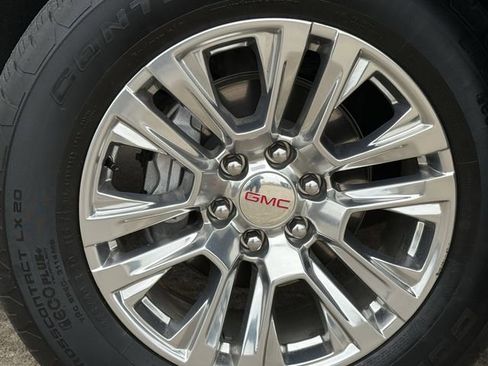 Used 2025 GMC Yukon XL Denali AWD/4WD image 13