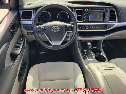 Certified 2017 Toyota Highlander LE w/ Carpet Mat Package image 12