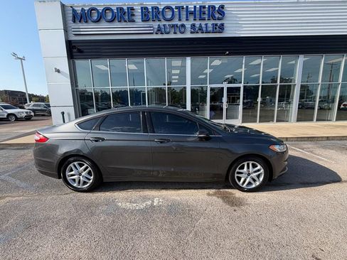 Used 2015 Ford Fusion SE FWD image 1