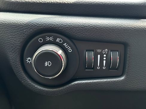 New 2026 Chrysler Pacifica Select image 25