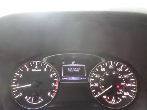 Used 2019 Nissan Pathfinder S image 27