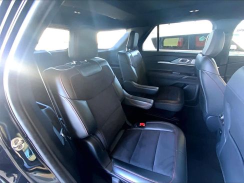 Certified 2025 Ford Explorer ST image 19