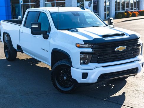 Used 2024 Chevrolet Silverado 3500 LT AWD/4WD image 2