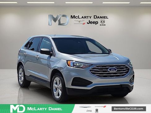 Used 2020 Ford Edge SE FWD image 1