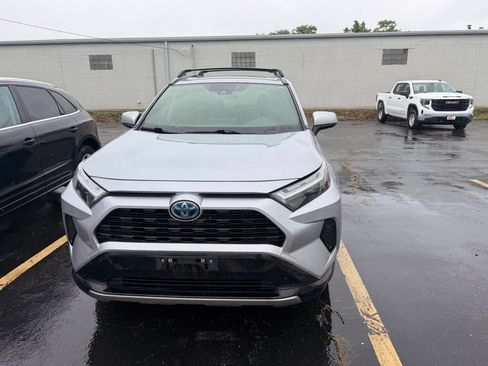 Used 2022 Toyota RAV4 SE w/ Convenience Package AWD/4WD image 2