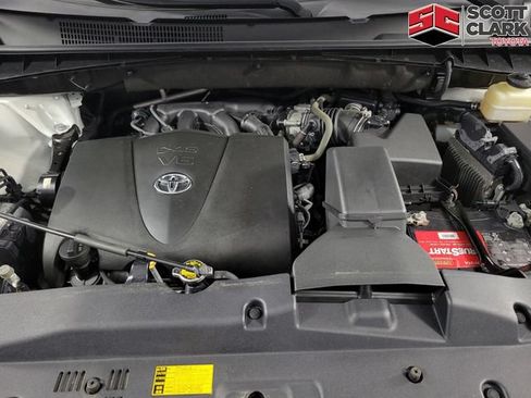 Used 2017 Toyota Highlander XLE AWD/4WD image 12