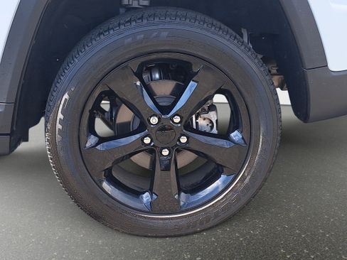 Used 2023 Jeep Grand Cherokee Altitude image 31